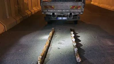 Kamyonetten 8 kilo esrar çıktı