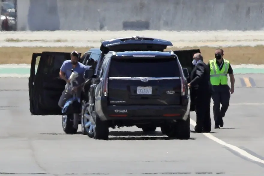 Ben Affleck ile Ana de Armas'dan özel jetle tatile çıktı 