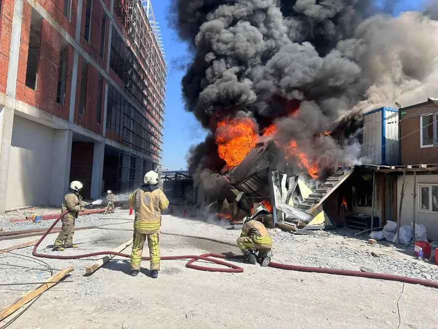 İşçilerin kaldığı konteynerde yangın 1