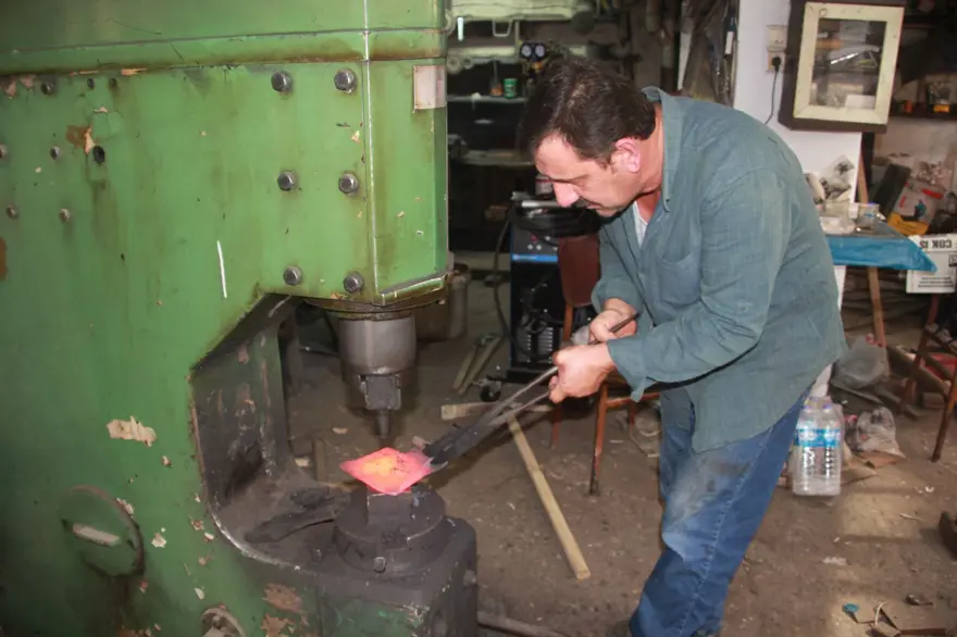 38 yıldır ocak sönmesin diye çabalıyor: Mesleğe ilgi azaldı, çırak bulamıyor 38 yıldır ocak sönmesin diye çabalıyor: Mesleğe ilgi azaldı, çırak bulamıyor