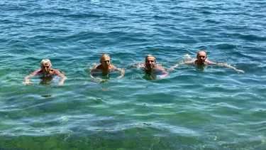 Termometreler 36 dereceyi gösterdi: Sıcaktan bunalanlar sahile akın etti