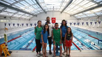 Engel tanımayan yüzücüler madalya için kulaç atıyor