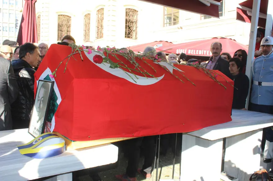 Münir Özkul son yolculuğuna uğurlandı 8 Münir Özkul son yolculuğuna uğurlandı 8