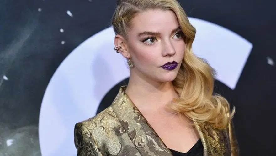 Anya Taylor-Joy üzerinde 2.3 milyon dolar taşıdı (Anya Taylor-Joy kimdir?) 11 Anya Taylor-Joy üzerinde 2.3 milyon dolar taşıdı (Anya Taylor-Joy kimdir?) 11
