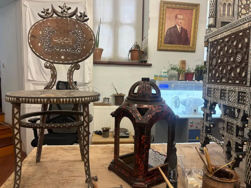 Topkapı ve Dolmabahçe Sarayı’nın eserleri̇ restore ediliyor Topkapı ve Dolmabahçe Sarayı’nın eserleri̇ restore ediliyor