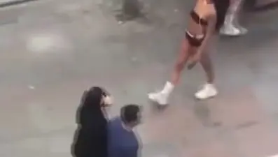Bağdat Caddesi’nde ip bikiniyle gezen manken “ahlak ve toplumsal değerler” ile ilgili kitap okuma şartıyla serbest