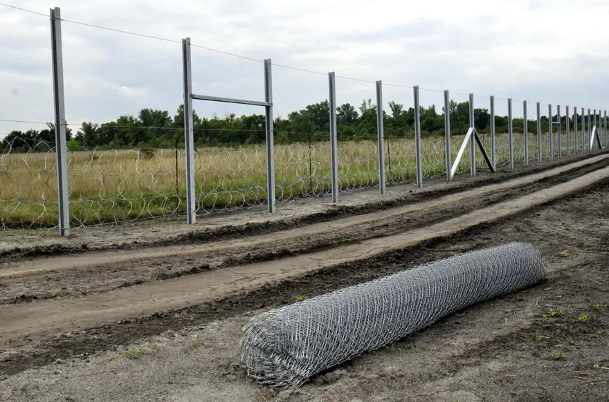 Macaristan-Sırbistan sınırına tel örgü 27 Macaristan-Sırbistan sınırına tel örgü 27