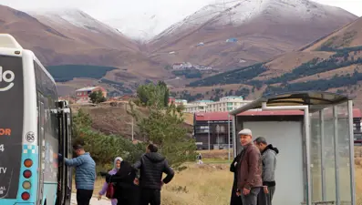 Palandöken'e mevsimin ilk karı düştü