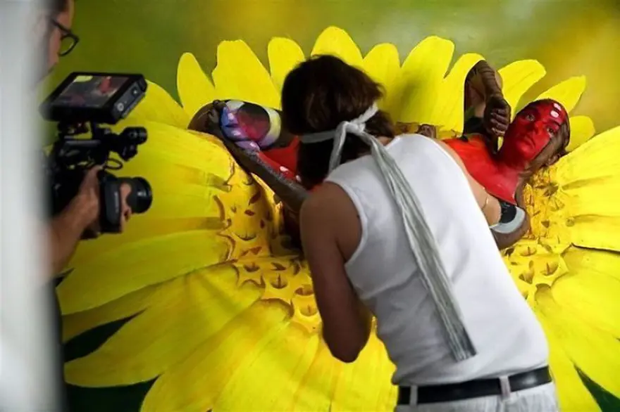 Johannes Stötter’in vücut boyama sanatı: Kelebek aslında birkadın 10