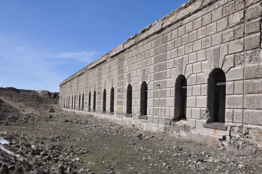 Osmanlı döneminden kalma 270 yıllık tarih hayvan barınağı olarak kullanılıyor 5 Osmanlı döneminden kalma 270 yıllık tarih hayvan barınağı olarak kullanılıyor 5