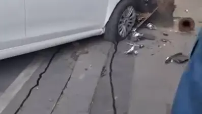 Yola atlayan çocuğa otomobil çarptı: 1 yaralı