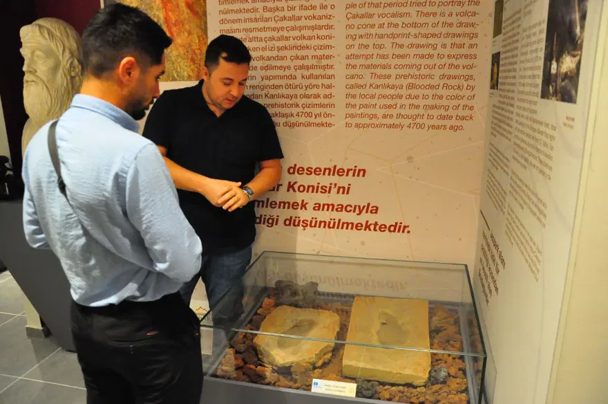 Baraj yapımında keşfedilen 4 bin 500 yıllık fosil ayak izleri, müzede sergileniyor 6