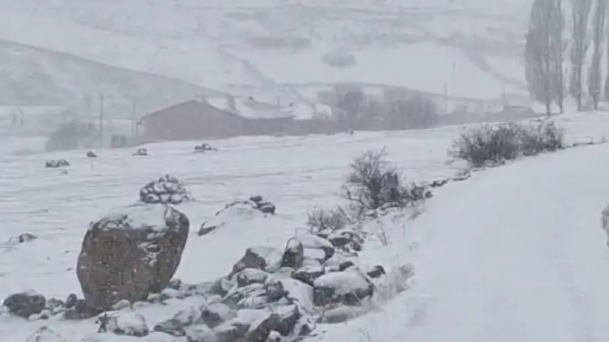 Yeni güne kar vetipiyle başladılar: Köyler beyaz örtüyle kaplandı 3