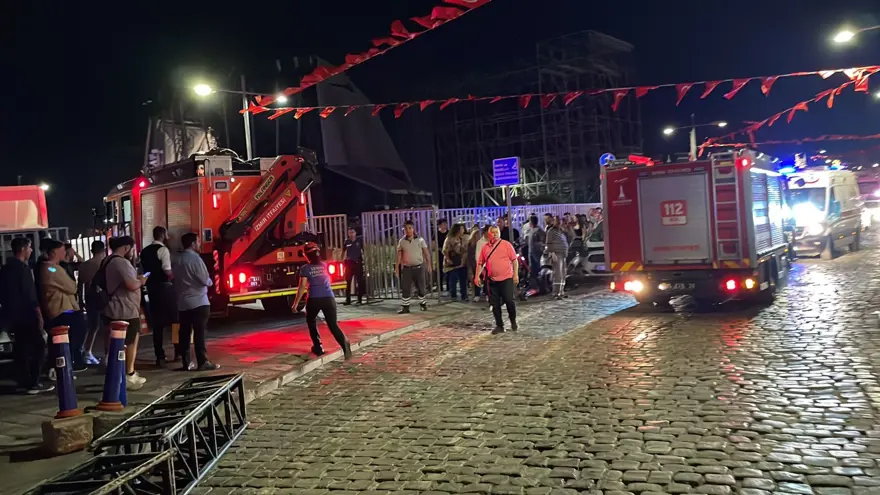 İzmir'de Tarkan konseri için kurulan sahne çöktü 6