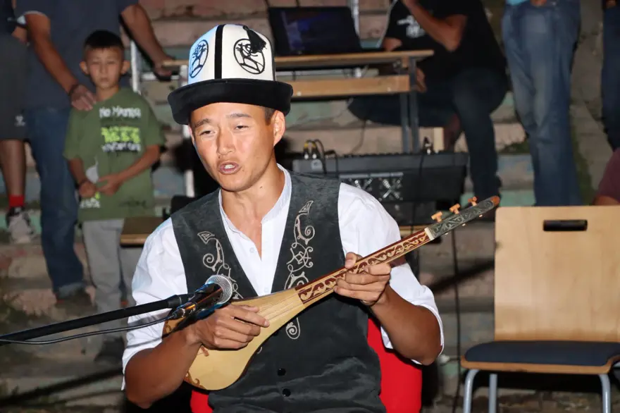 Van'daki Kırgız Türkleri ülkelerinin 31. bağımsızlık yıl dönümünü kutladı 1 Van'daki Kırgız Türkleri ülkelerinin 31. bağımsızlık yıl dönümünü kutladı 1