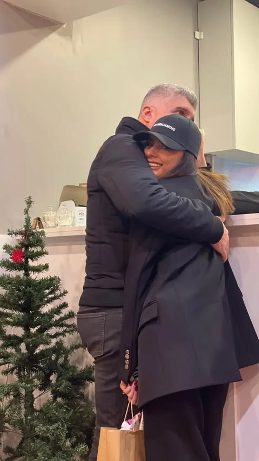 "Çekirdek ailemi korumaya alıyorum" demişti: Özcan Deniz 2'nci evlilik yıl dönümünü kutladı 17