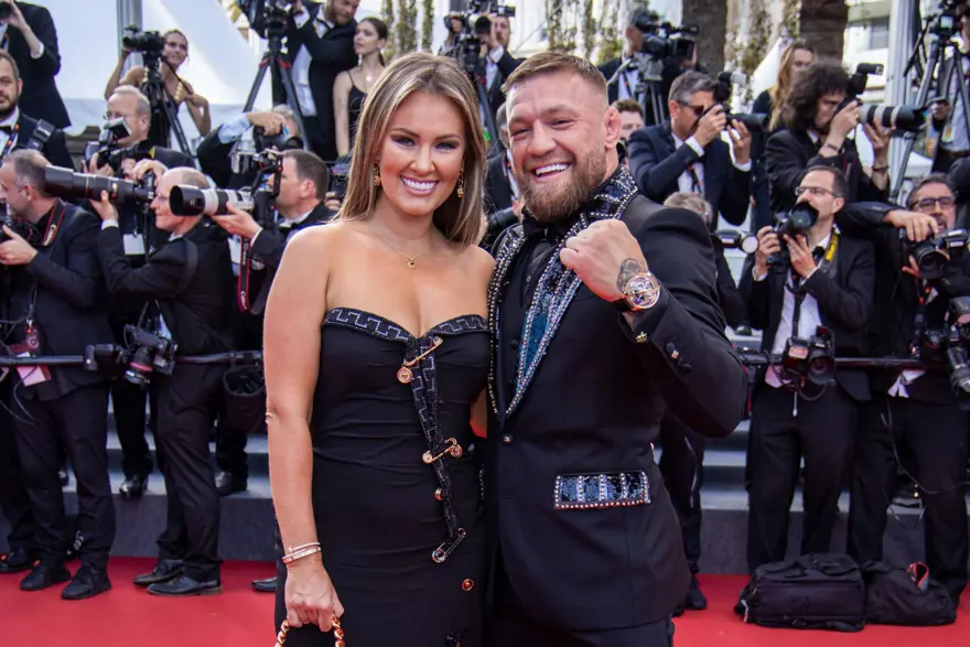 Conor McGregor NBA maskotunu yumruklayarak hastanelik etti 5