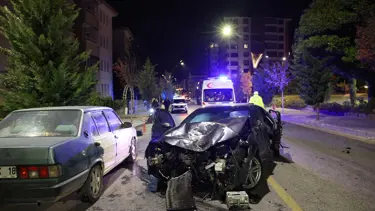 Alkollü sürücü 4 araca çarparak durabildi, ortalık savaş alanına döndü