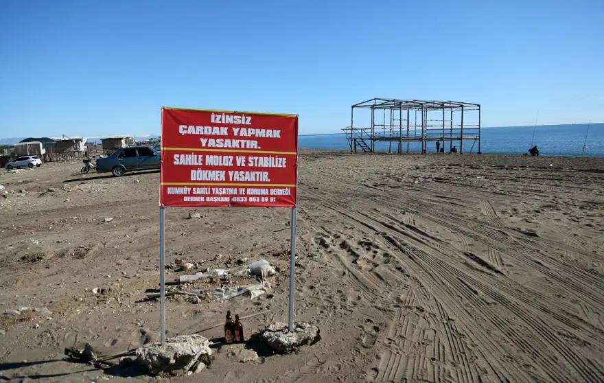Caretta caretta kumsalı, kaçak barakayla doldu 1
