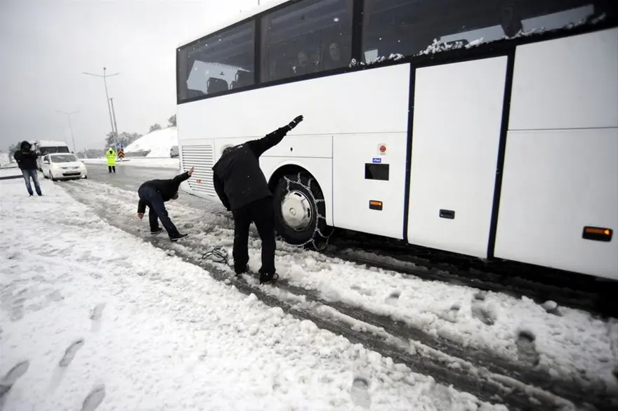 İstanbul'da kar yüzünü gösterdi 1