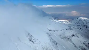 Adilcevaz’ın yüksek kesimleri beyaza büründü