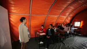 Depremzede öğrencilere çadırda LGS ve YKS kursu Depremzede öğrencilere çadırda LGS ve YKS kursu
