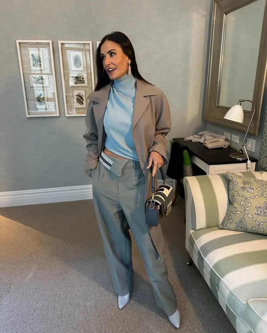 “DEMI MOORE’A MESAJ ATIYOR” 1