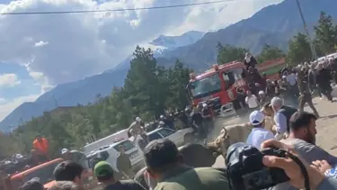 Demir kapıyı kıran boğalar paniğe neden oldu