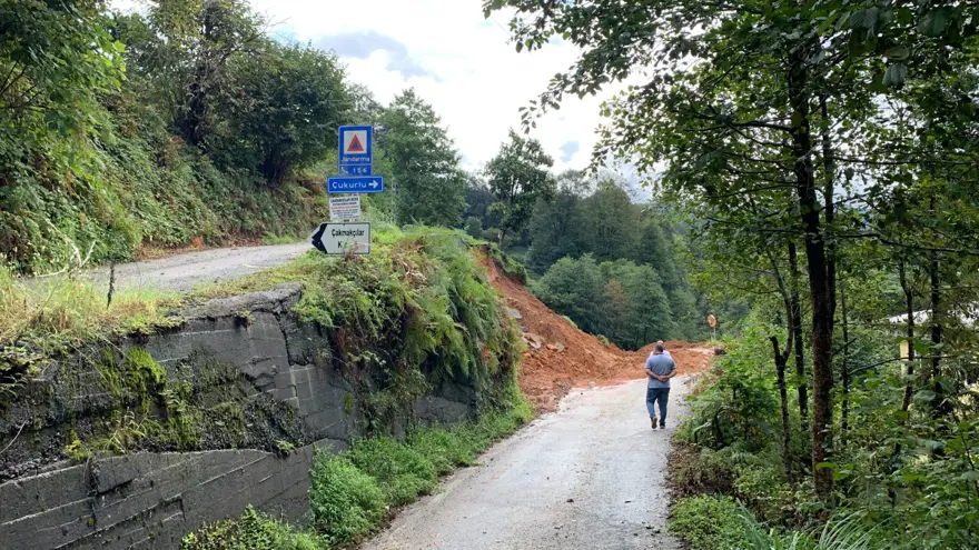 Rize'yi sel vurdu: Vatandaşlar yaş çaylarını kurtarmaya çalıştı 8