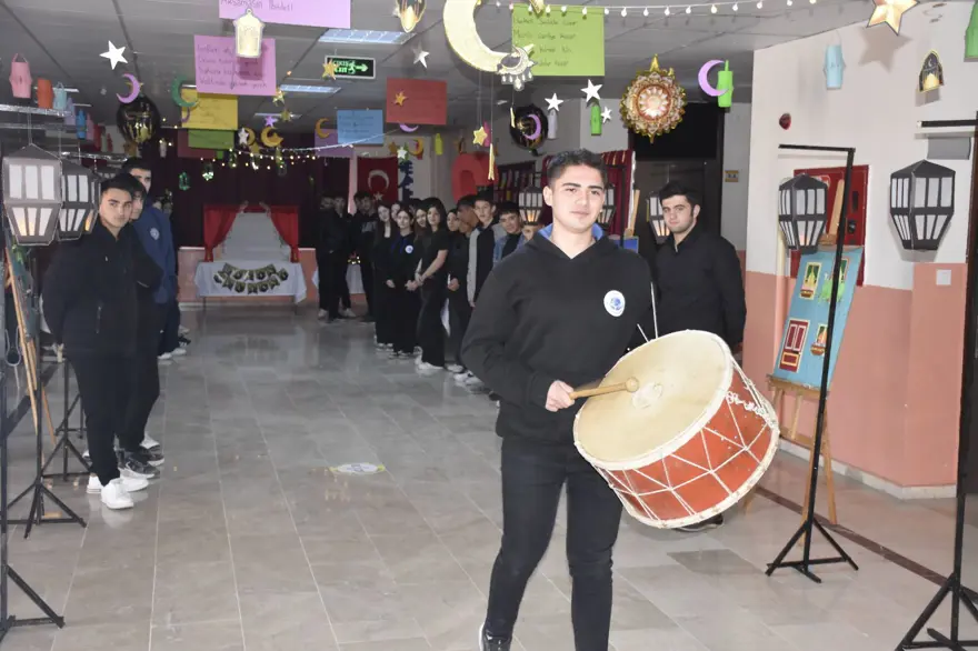 "Ramazan Sokağı" oluşturuldu: Ramazanın manevi ruhunu okullarına yansıttılar "Ramazan Sokağı" oluşturuldu: Ramazanın manevi ruhunu okullarına yansıttılar