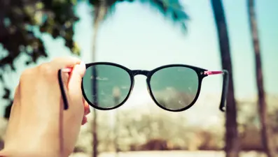 Sahte güneş gözlüklerine dikkat! (5 adımda doğru güneş gözlüğü seçimi)