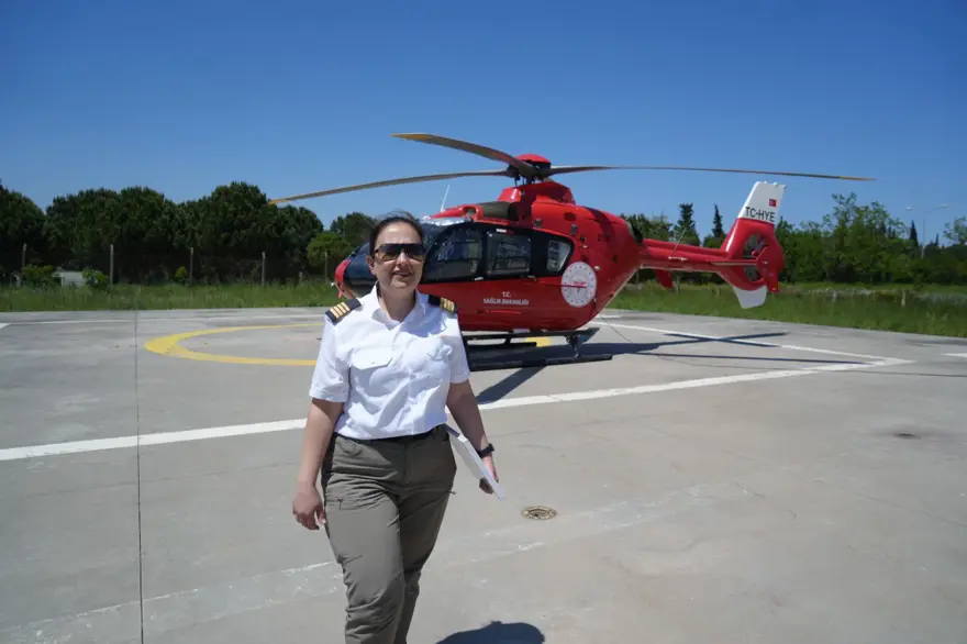 Türkiye'nin tek kadın ambulans helikopter pilotu: ''En büyük motivasyonum yer çekimine meydan okumak'' 3