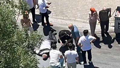 Süratle gelen otomobil yayaya çarpıp kaçtı