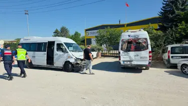 Düzce'de işçi servisleri çarpıştı: Sekiz yaralı