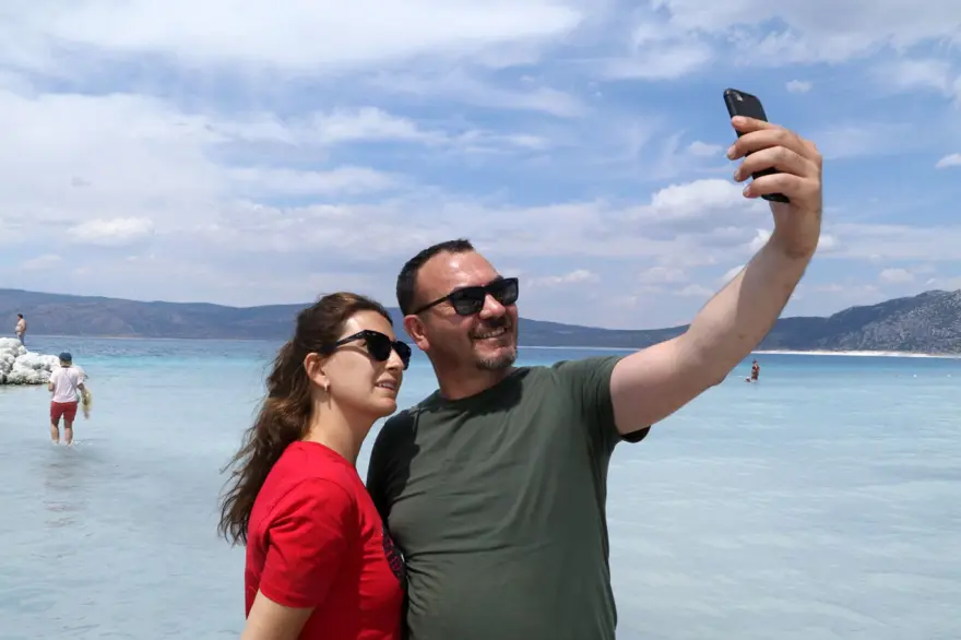 Kısıtlamalar kalktı, Salda Gölü'ne akın ettiler 5