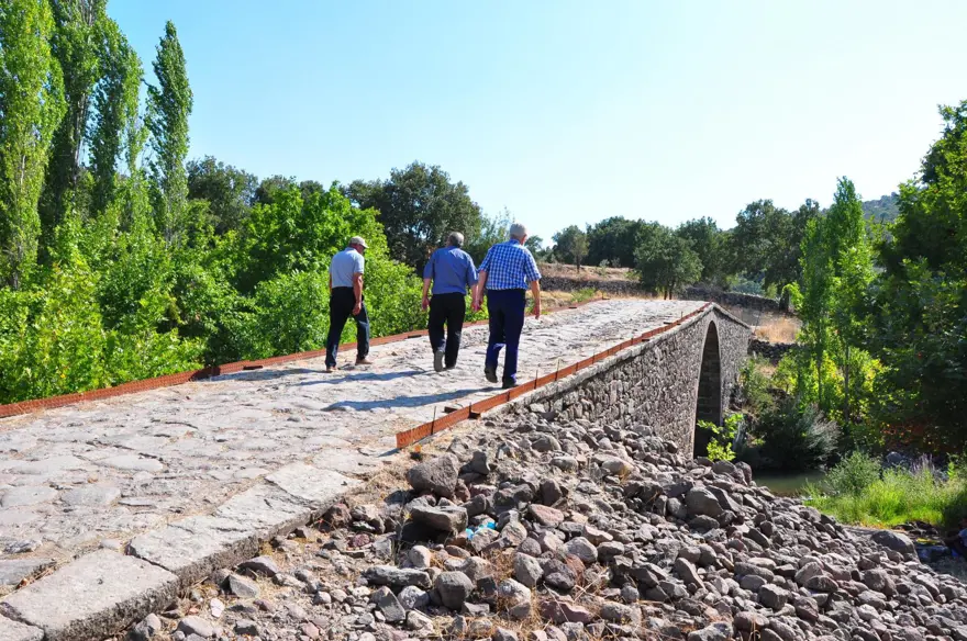 Define hayaliyle taş köprüyü tahrip ettiler 10