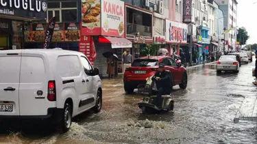 Samsun’da sağanak yağış: Yollar göle döndü!