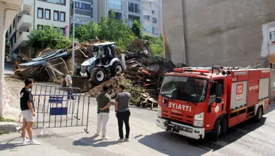 Sinop'ta tarihi metruk bina çöktü