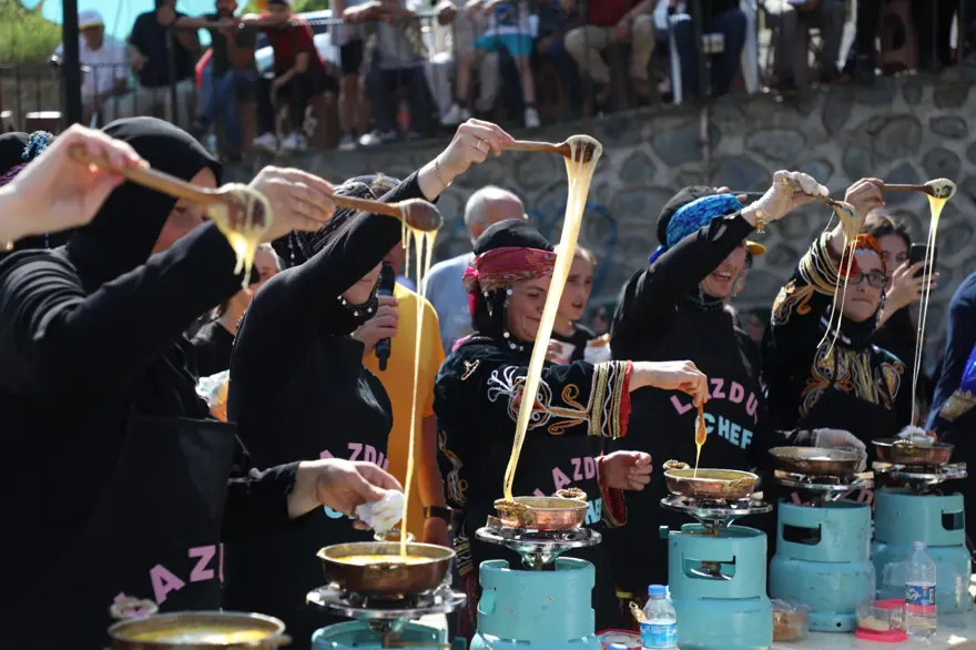 Rize'de tahta arabalar "Laz Ralli"de yarıştı 5 Rize'de tahta arabalar "Laz Ralli"de yarıştı 5