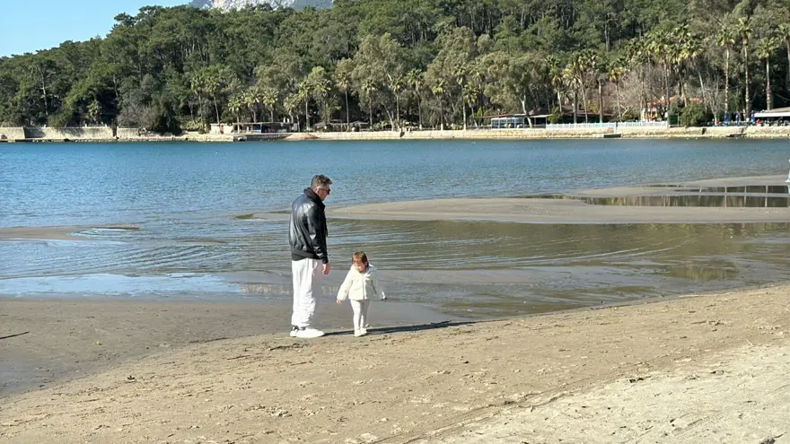 Akyaka'da deniz suyu 30 metre çekildi 2