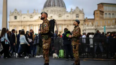 İtalya yılın cenazesine hazırlanıyor: "Vatikan kaleye dönüştürüldü"