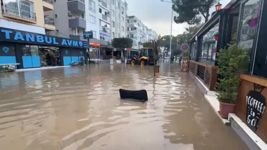 İzmir'i sağanak vurdu | Dikili'de okullar tatil edildi 1 İzmir'i sağanak vurdu | Dikili'de okullar tatil edildi 1