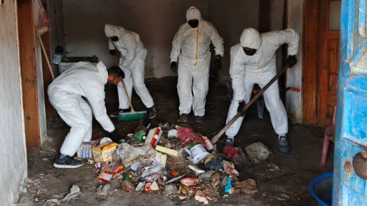 Kötü koku ihbarı ekipleri harekete geçirdi, bir kamyon çöp çıktı