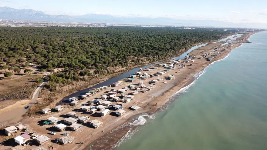 Caretta caretta kumsalı, kaçak barakayla doldu 2