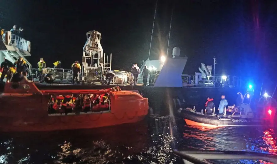 Yunanistan'da yolcu gemisinde yangın 9 Yunanistan'da yolcu gemisinde yangın 9