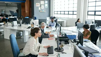 Ofis çalışanlarına, bel ve sırt ağrıları için 11 öneri