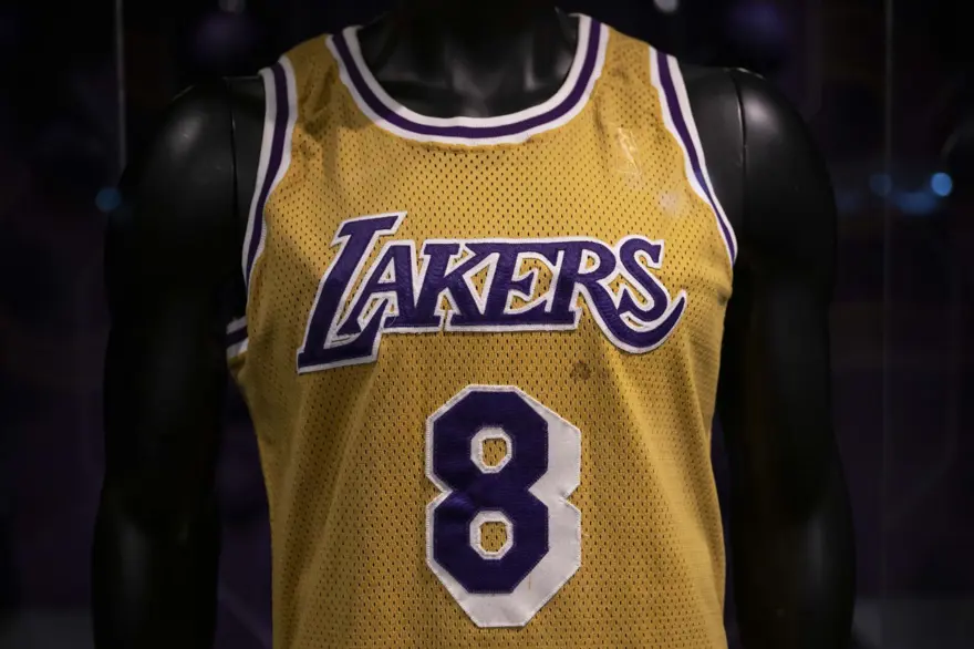 Michael Jordan ve Kobe Bryant’ın ilk NBA forması açık artırmada: 20 milyon dolar! 1