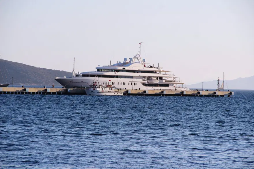 Yüzen saray Bodrum'a demir attı: Günlük kirası 110 bin lira 