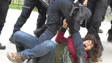 Atalay: Bazı öğrenciler kendini yere atıyor