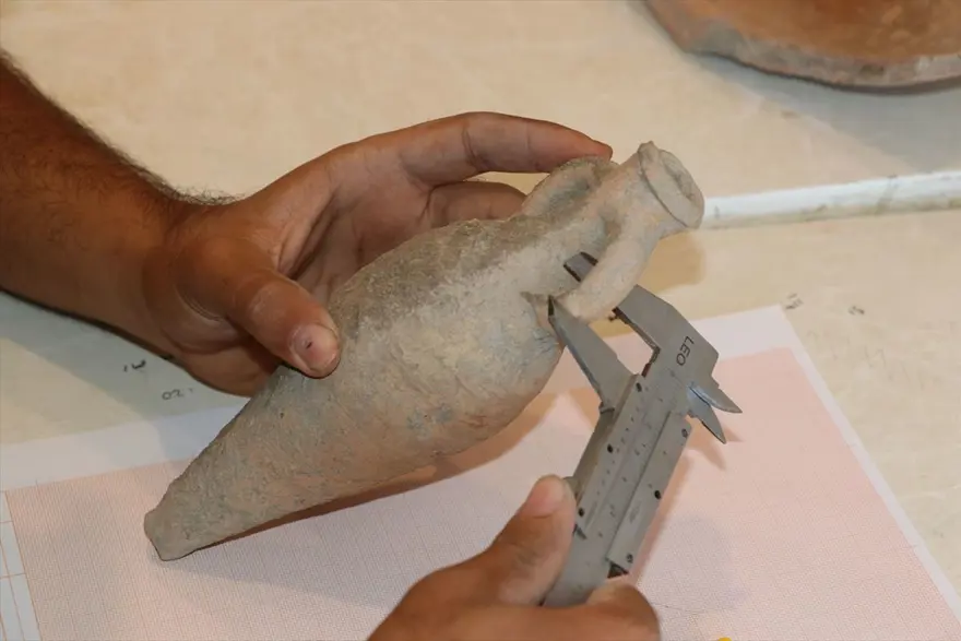 Tatarlı Höyük'te Orta Demir Çağ'a ait depolama alanı bulundu 23 Tatarlı Höyük'te Orta Demir Çağ'a ait depolama alanı bulundu 23